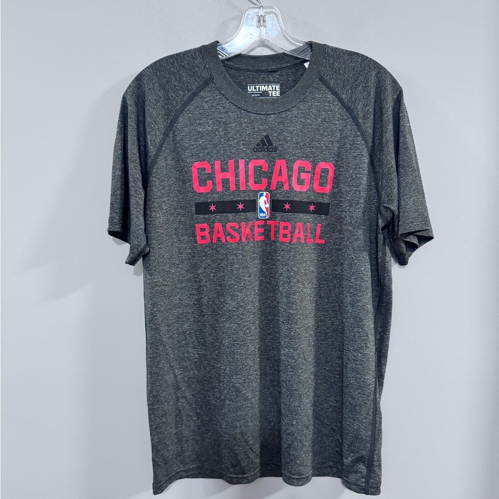 Men's Adidas Ultimate Tee Gray NBA Chicago Basketball Tee. Size M